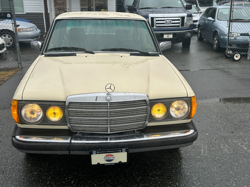 Mercedes-Benz W123 1983 price $3,995