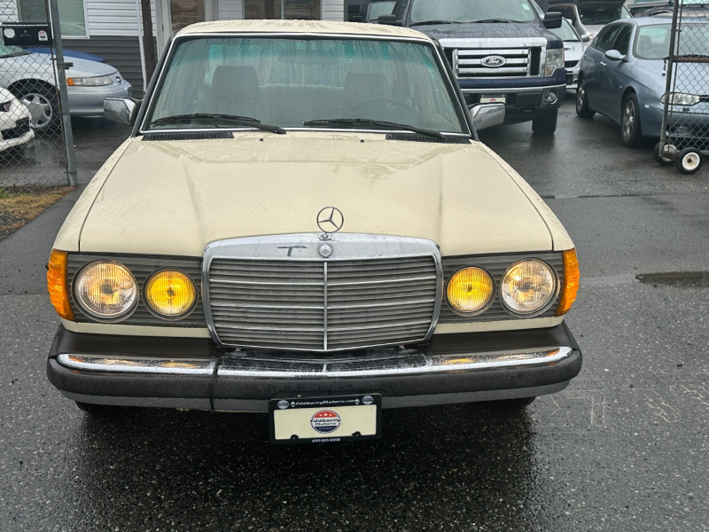 Mercedes-Benz W123 1983 price $3,995