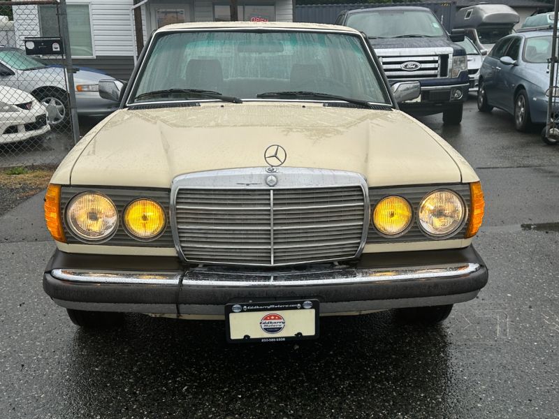 Mercedes-Benz W123 1983 price $3,995