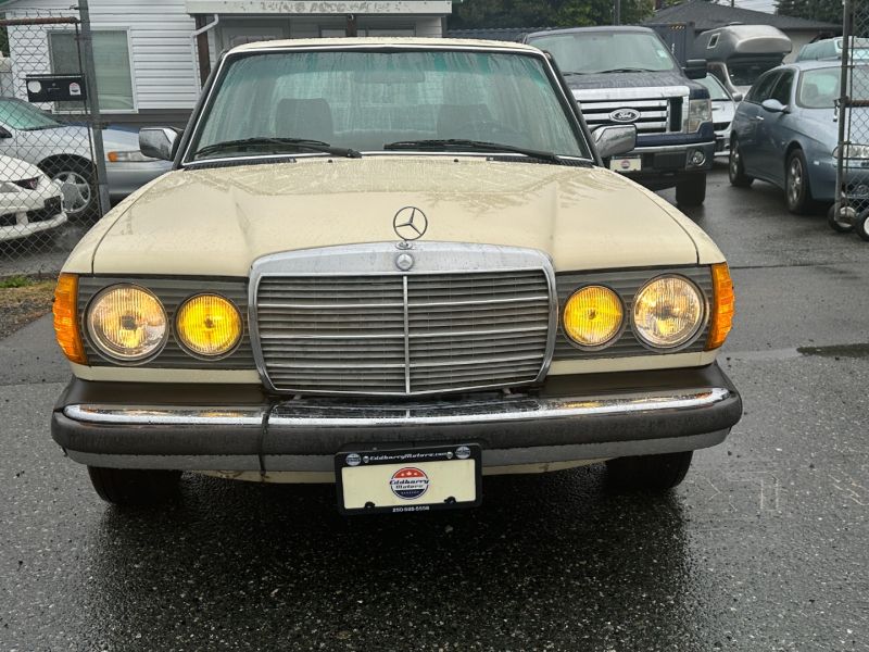 Mercedes-Benz W123 1983 price $3,995