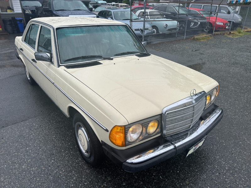 Mercedes-Benz W123 1983 price $3,995