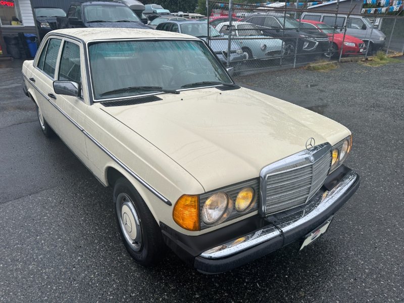 Mercedes-Benz W123 1983 price $3,995