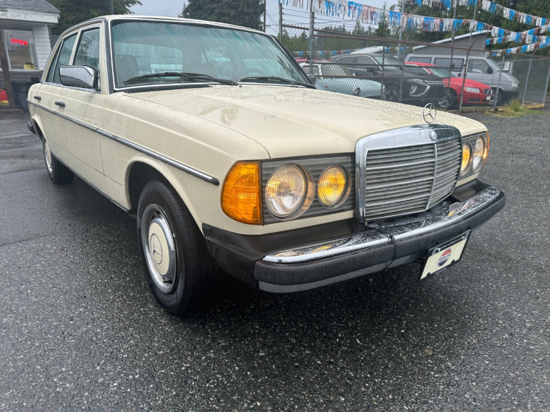 Mercedes-Benz W123 1983 price $3,995