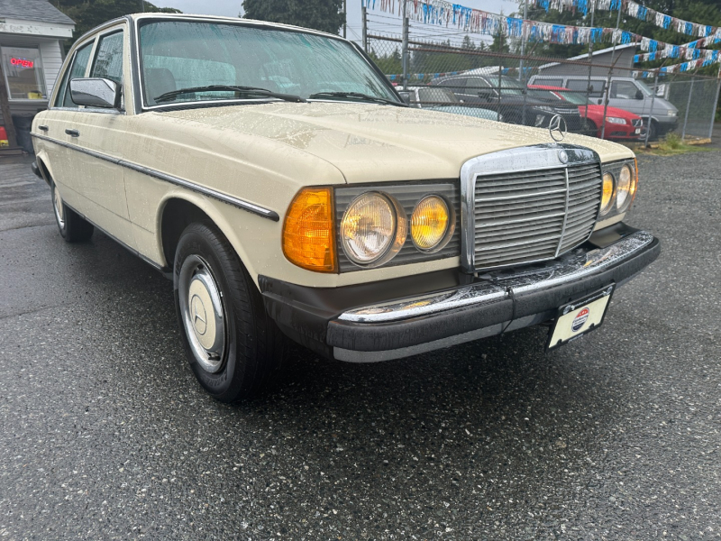 Mercedes-Benz W123 1983 price $3,995