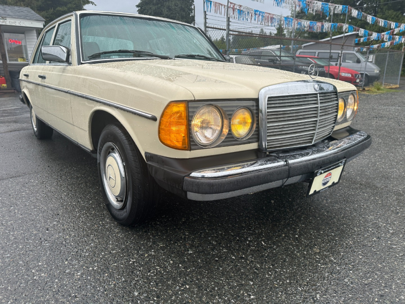 Mercedes-Benz W123 1983 price $3,995