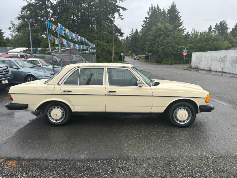 Mercedes-Benz W123 1983 price $3,995