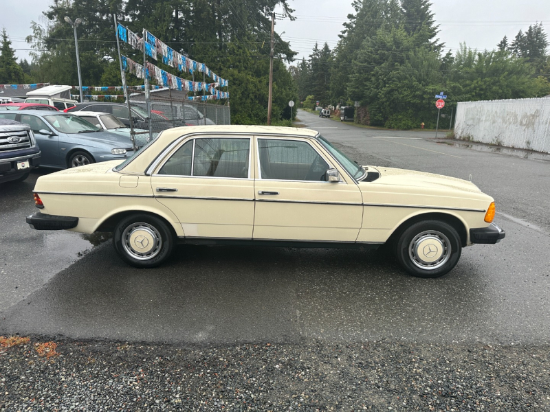 Mercedes-Benz W123 1983 price $3,995