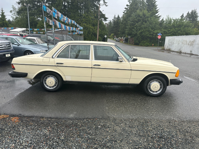 Mercedes-Benz W123 1983 price $3,995