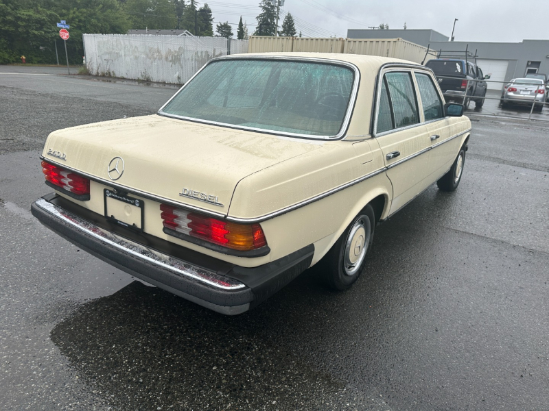 Mercedes-Benz W123 1983 price $3,995