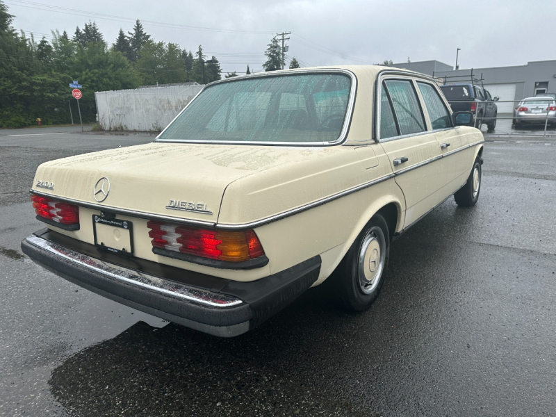 Mercedes-Benz W123 1983 price $3,995