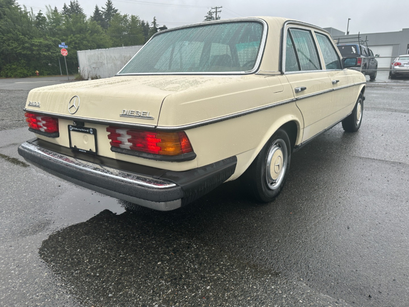 Mercedes-Benz W123 1983 price $3,995