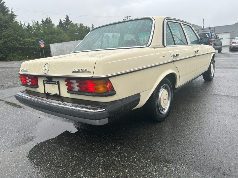 Mercedes-Benz W123 1983 price $3,995