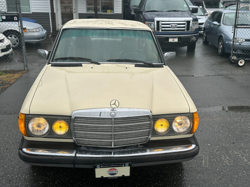 Mercedes-Benz W123 1983 price $3,995