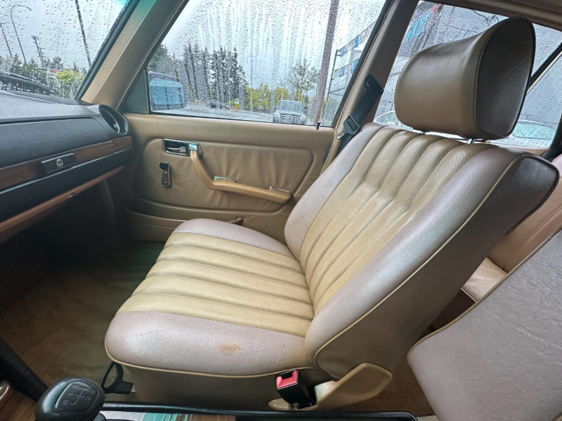 Mercedes-Benz W123 1983 price $3,995