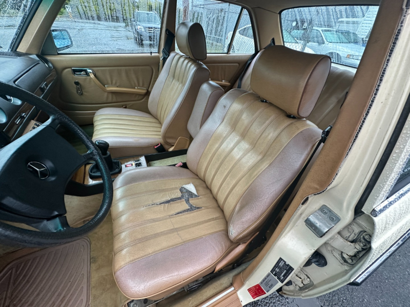 Mercedes-Benz W123 1983 price $3,995