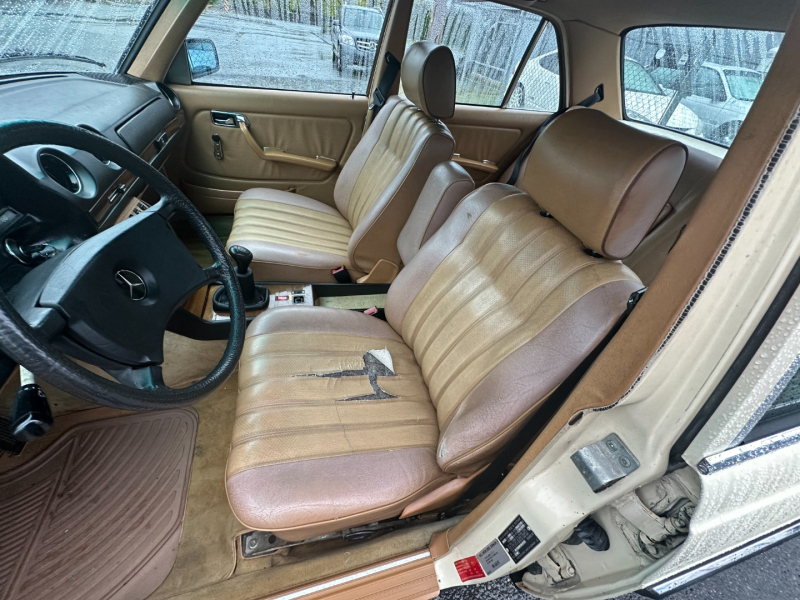 Mercedes-Benz W123 1983 price $3,995