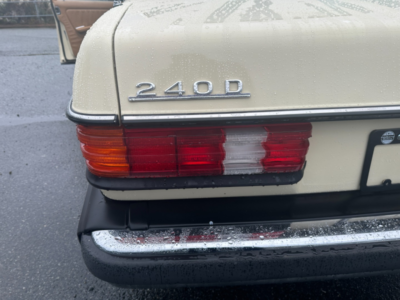 Mercedes-Benz W123 1983 price $3,995