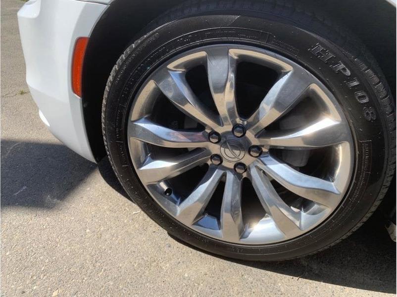 Chrysler 300 2018 price $20,999