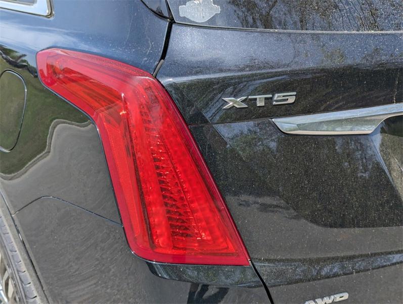 Cadillac XT5 2017 price $17,300