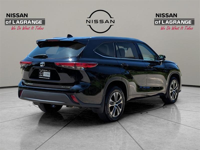 Toyota Highlander 2020 price $33,799