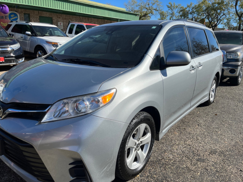 TOYOTA SIENNA 2020 price Call for Pricing.