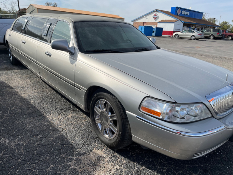 LINCOLN TOWN CAR 2010 price Call for Pricing.