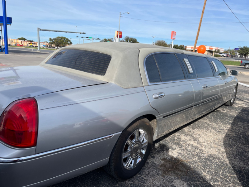 LINCOLN TOWN CAR 2010 price Call for Pricing.
