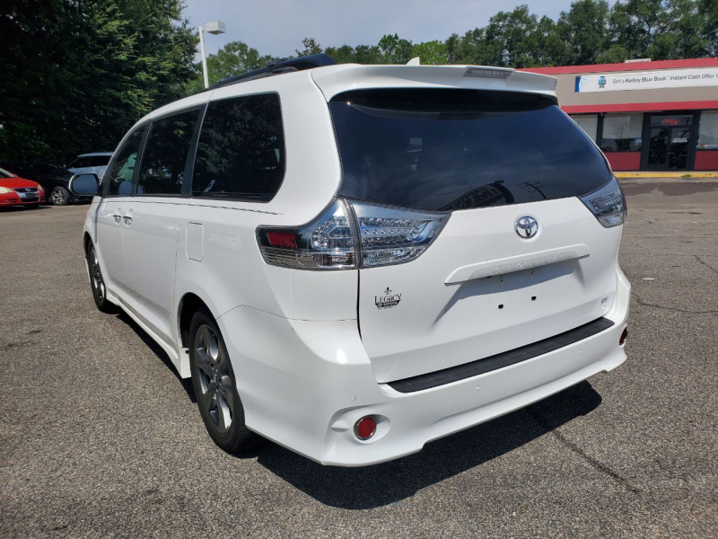 Toyota Sienna 2019 price $36,086