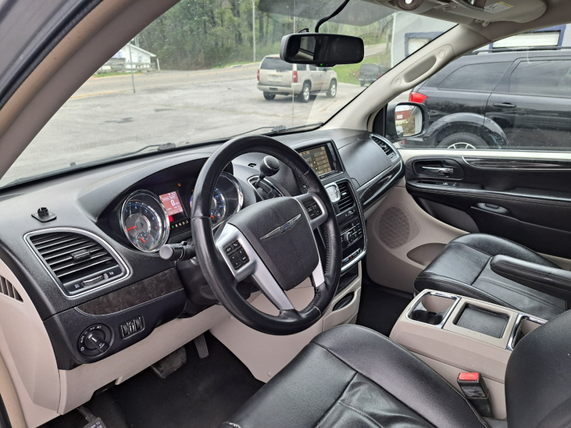 Chrysler Town & Country 2014 price $6,999
