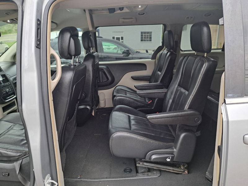 Chrysler Town & Country 2014 price $7,499