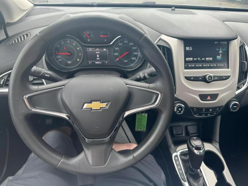Chevrolet Cruze 2017 price $8,995