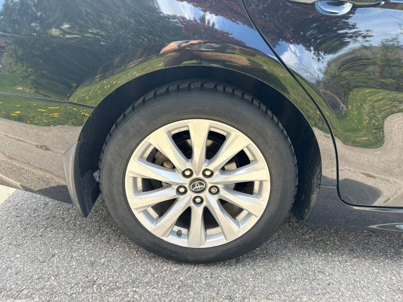 Toyota Camry 2018 price $27,995