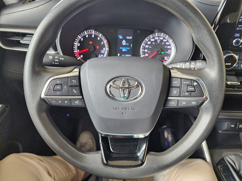 Toyota Highlander 2021 price $37,985