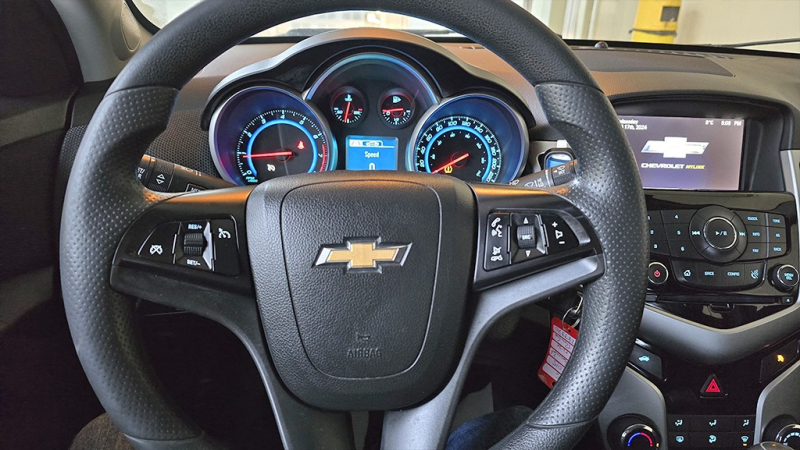 Chevrolet Cruze 2015 price $8,995