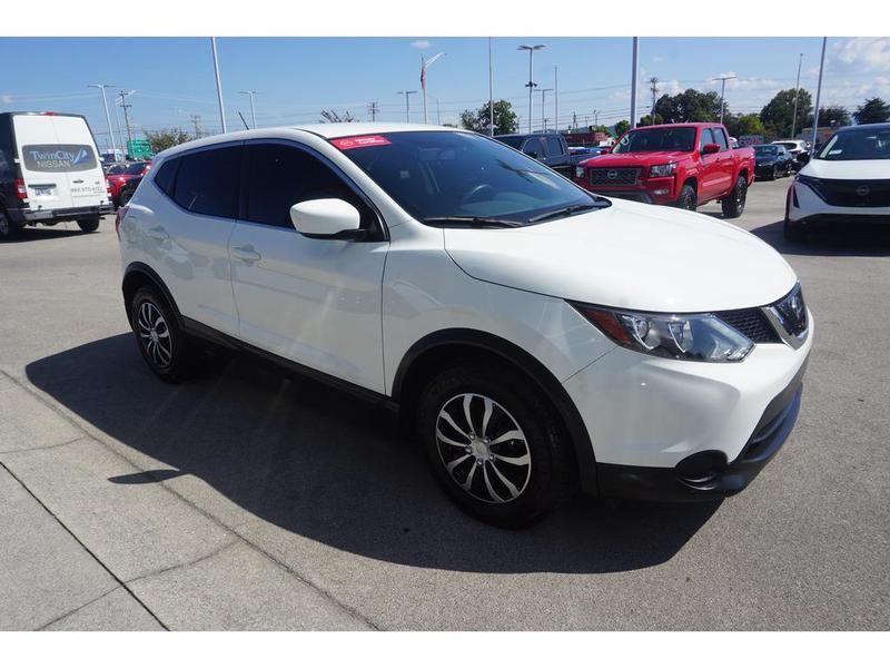 Nissan Rogue Sport 2019 price $17,888