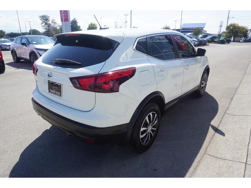 Nissan Rogue Sport 2019 price $17,888