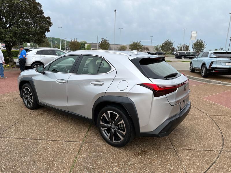 Lexus UX200 2019 price $31,995