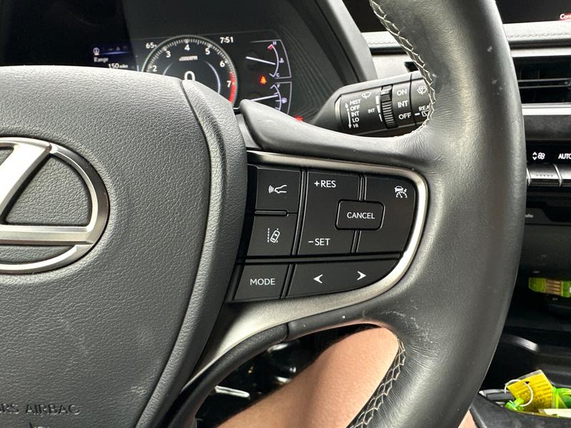 Lexus UX200 2019 price $31,995