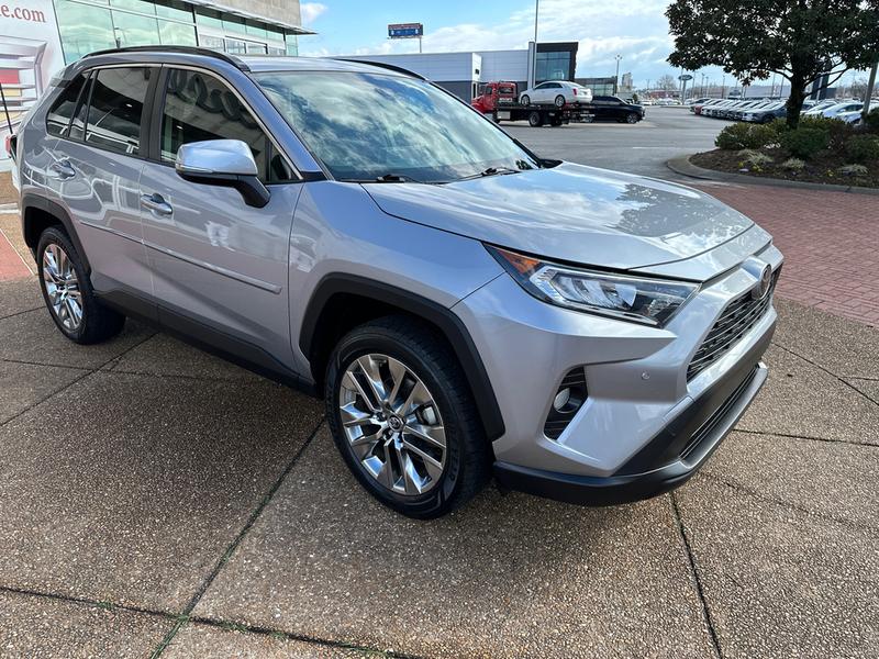 Toyota RAV4 2019 price $26,951