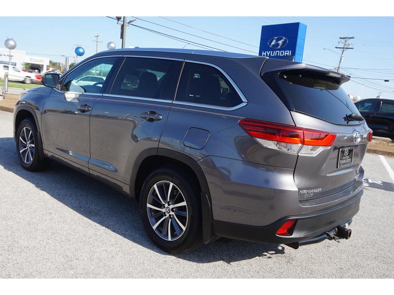 Toyota Highlander 2018 price $20,295