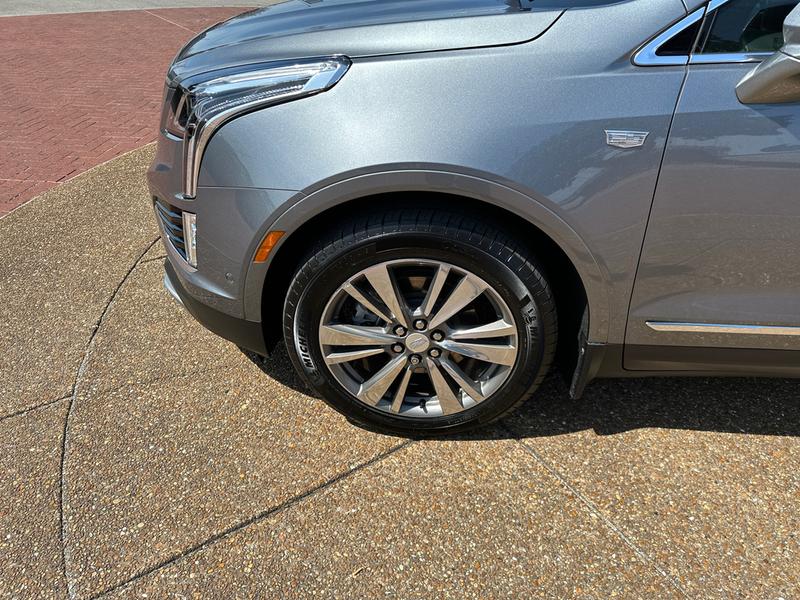 Cadillac XT5 2021 price $34,942