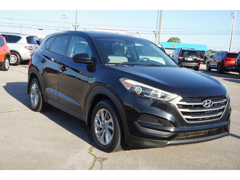 Hyundai Tucson 2016 price $14,987