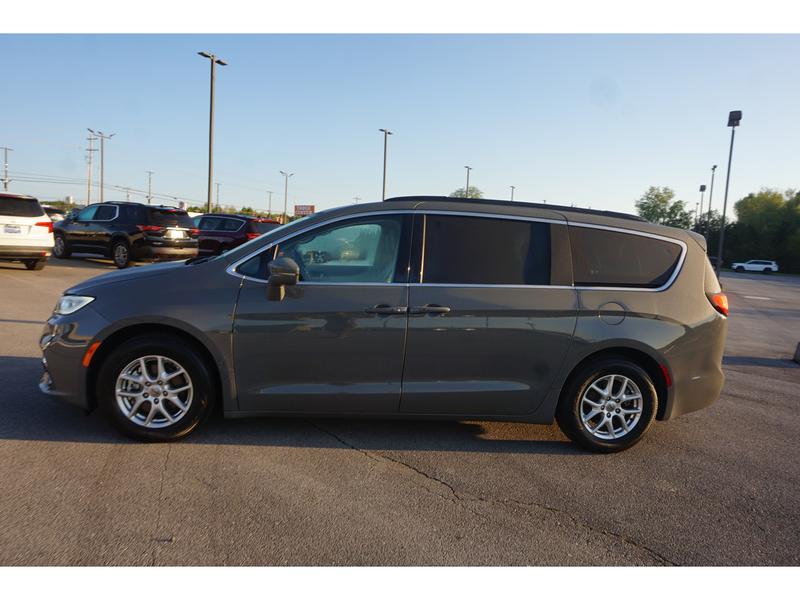 Chrysler Pacifica 2022 price $26,987