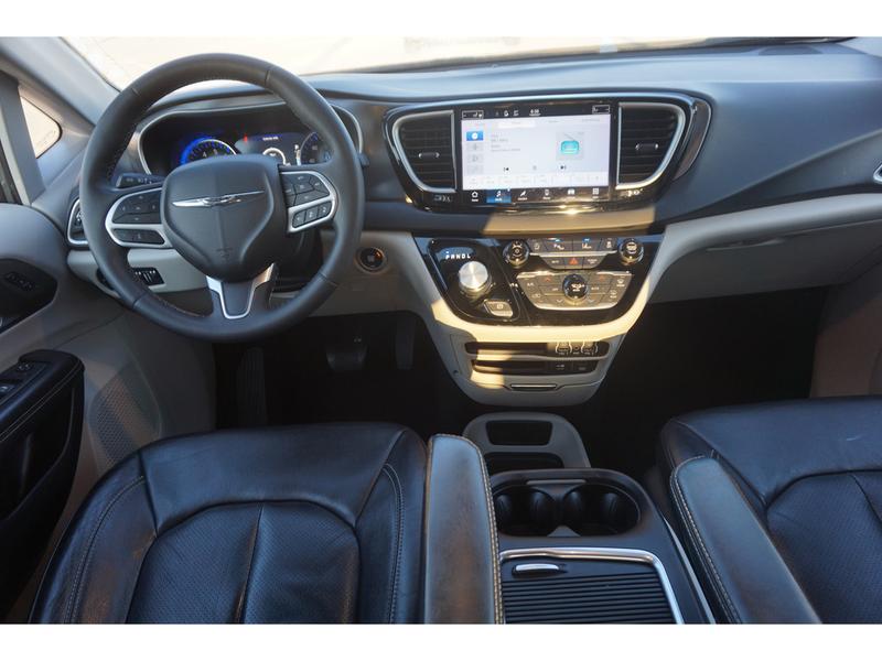 Chrysler Pacifica 2022 price $27,987