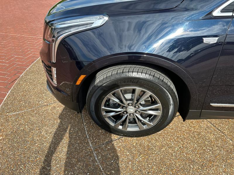 Cadillac XT5 2021 price $36,828