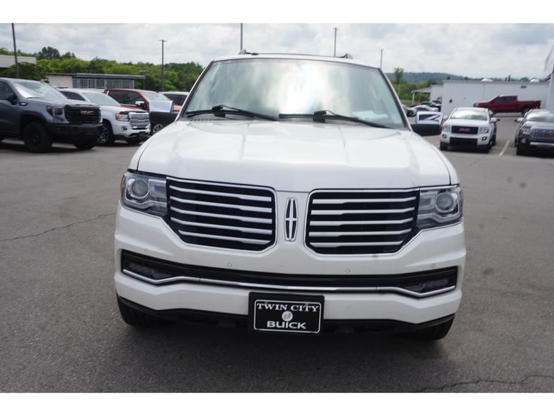 Lincoln Navigator 2017 price $20,995