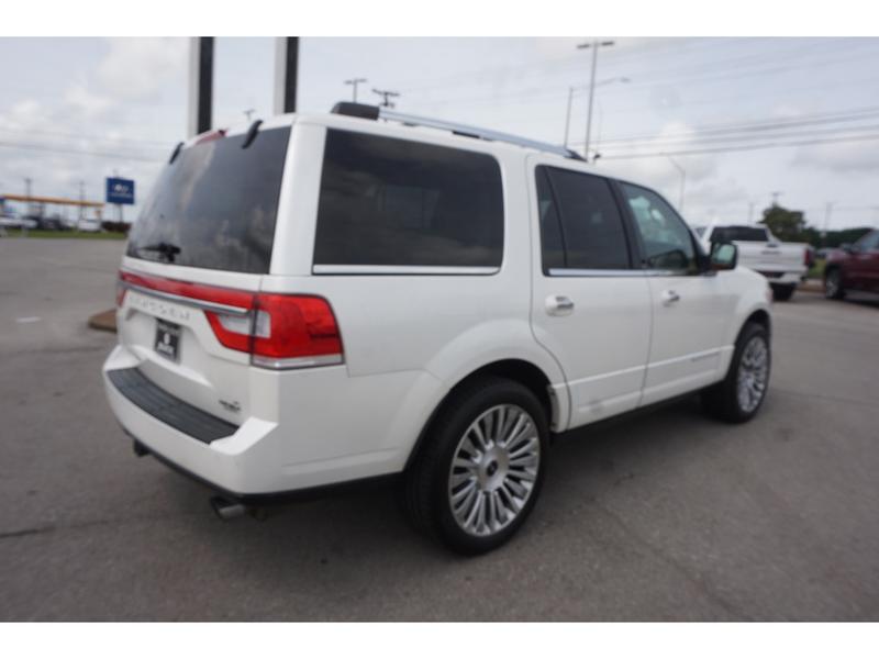 Lincoln Navigator 2017 price $20,995