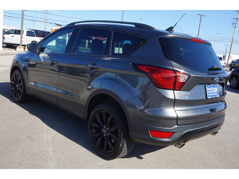 Ford Escape 2019 price $17,325