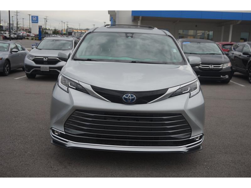 Toyota Sienna Hybrid 2022 price $48,980