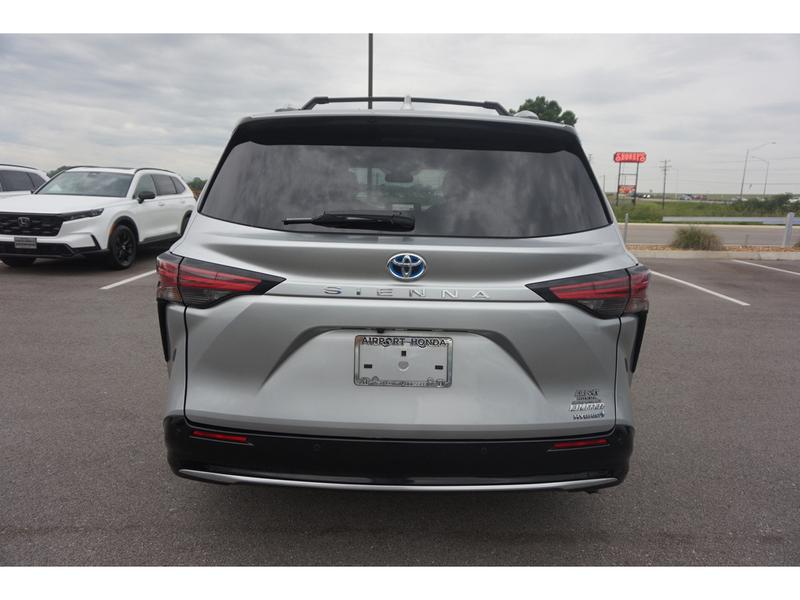 Toyota Sienna Hybrid 2022 price $48,980